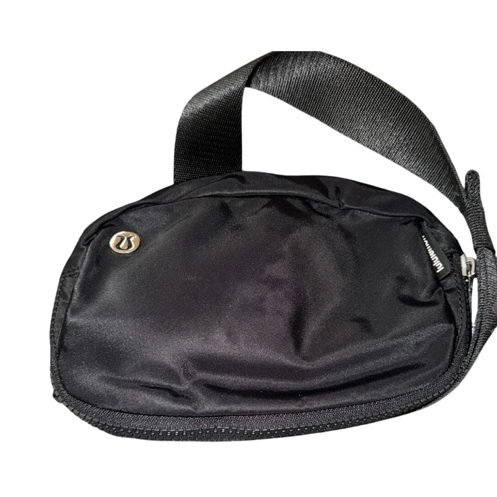 Lululemon Everywhere‎ Belt Bag Black Crossbody Fanny Pack